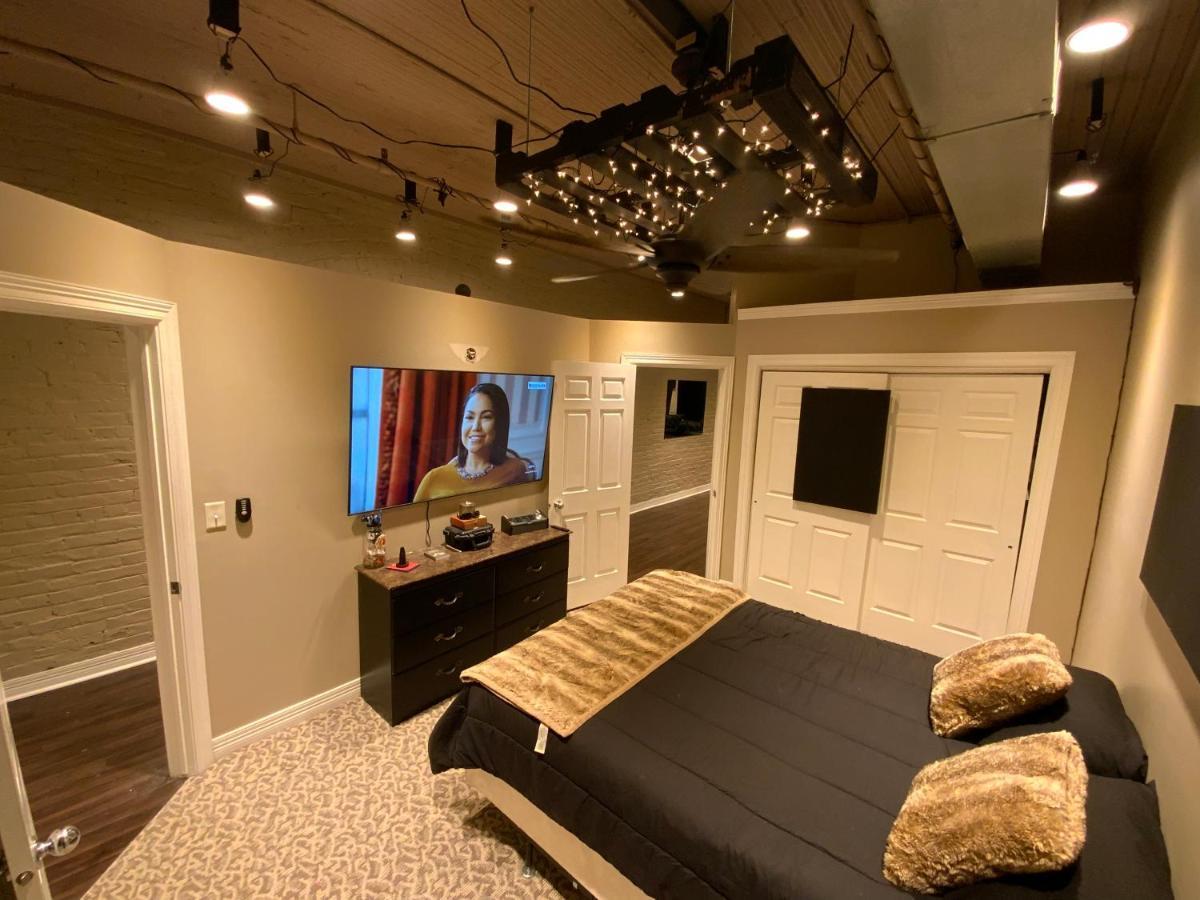 Blackout Themed Residence In The Prime Heart Of Omaha'S Old Market! Eksteriør billede